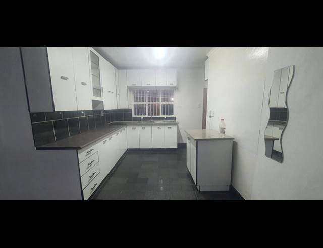 2 BEDROOM PROPERTY TO RENT IN LENNOXTON
